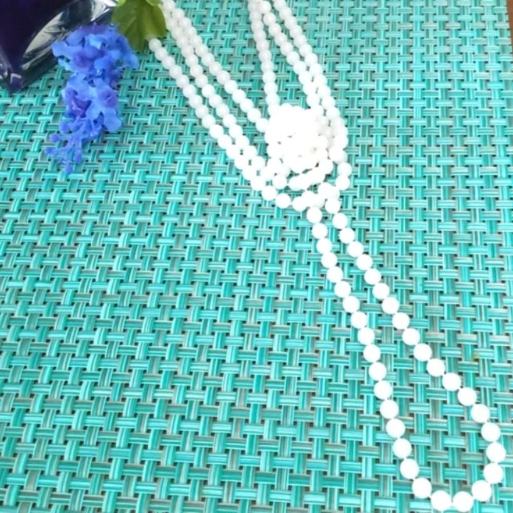 Vintage jewelry strand of faux pearls necklace white long string glam costume - Picture 4 of 7